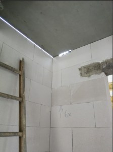 Verteiler Loch in Decke