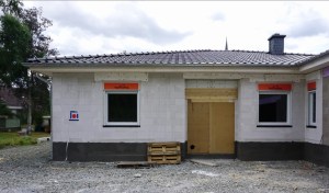 Eingangstür mit Platten