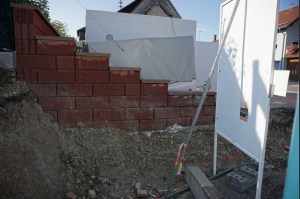 Begrenzung Einfahrt Mauer