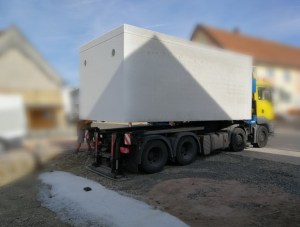LKW Garage angehoben