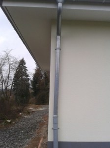 Regenabflussrohr krumm