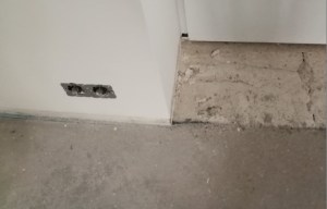 sockel an garagentür