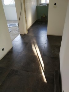 Übergang fliesen gästebad flur