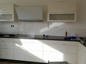 Glaswand statt Fliesenspiegel